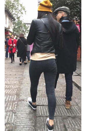 黑色牛仔紧身裤美女