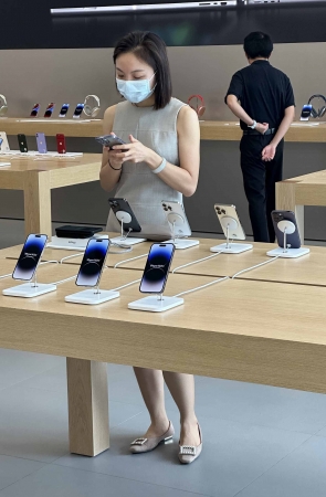 23915无水印视频，苹果店的肉丝顾客轻熟女 1P