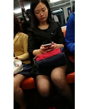 红色高跟，超薄黑丝袜美腿