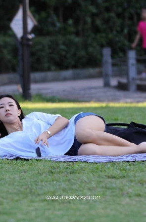 街拍清秀的船袜靓妹