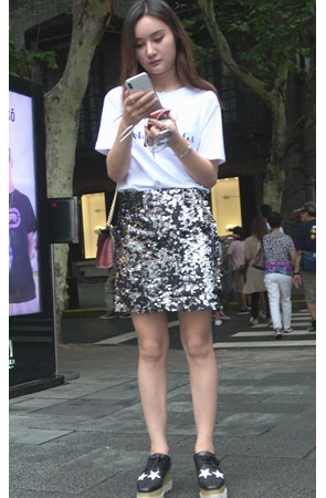 喜欢自拍的漂亮美女