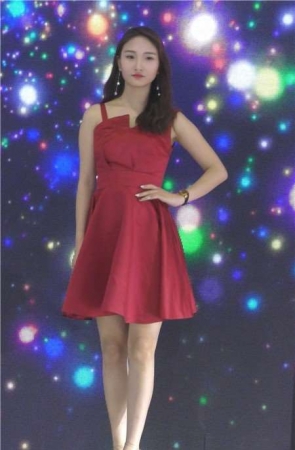 4k-大红色连衣裙靓丽麻豆美女