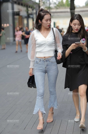 买口红的紧牛小姐姐