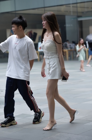 拍抖音的小姐姐