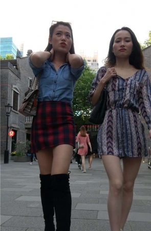 4K – 一对美腿时尚姐妹花 [1.24 GB/MP4]