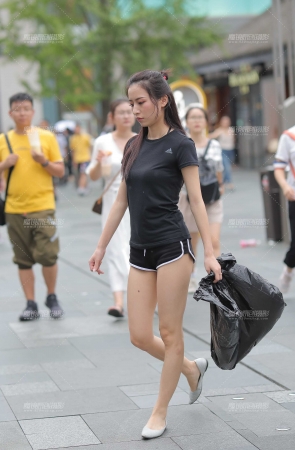 热爱环保的漂亮女孩