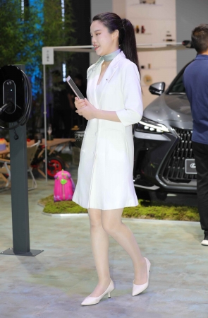 【街拍心灵】雷克萨斯礼仪肉丝高跟街拍制服