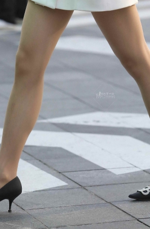 诱惑街拍肉丝高跟shaofu