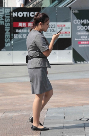 阳光下的街拍肉丝