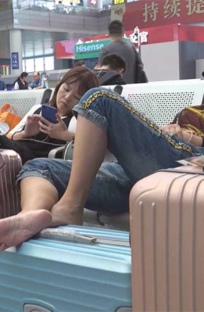 轻熟少妇独具风韵玉足美脚