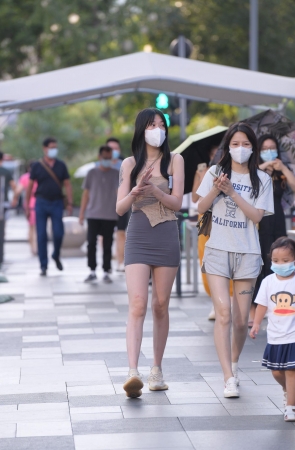 超短包臀裙长腿女孩