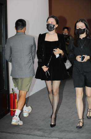 【街拍心灵】黑丝美腿街拍高跟姐姐