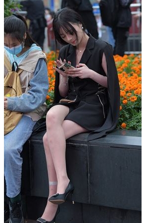 黑色披风小美女(46P)