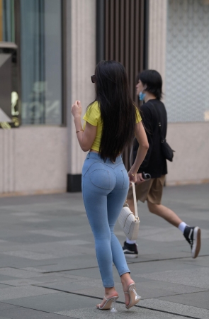 极品性感紧身牛仔美女