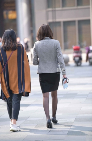 嘿丝美女下班啦~