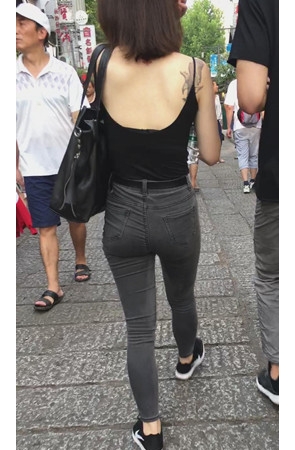 黑色牛仔紧身裤小姐姐
