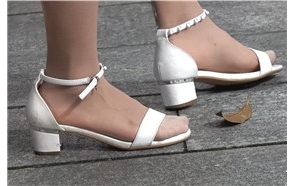 肉丝，白色高跟，近距离特写美足