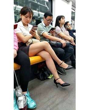 经典白衬衫黑高跟素颜女孩、极品裸腿