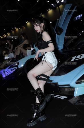 黑色抹胸 白色热裤2