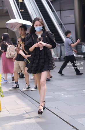 21725-5+75/美腿高跟的小姐姐 4P