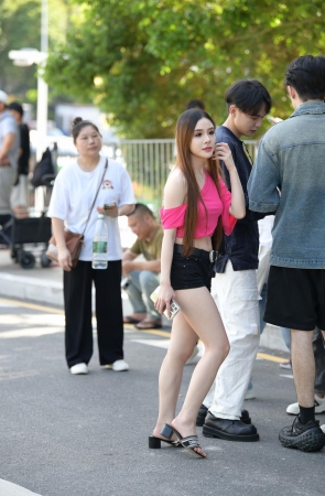 夏日性感热裤女生