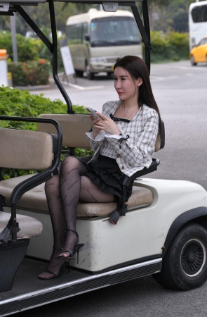 漂亮的黑丝美眉