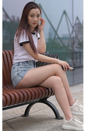 （套图）牛仔热裤月牙美女(360P)[7.54G/JPG]