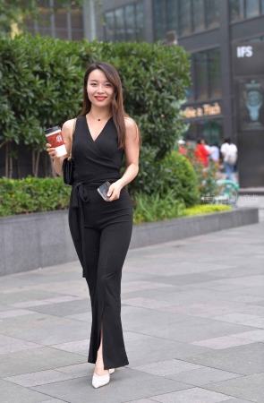 美女的笑容很美