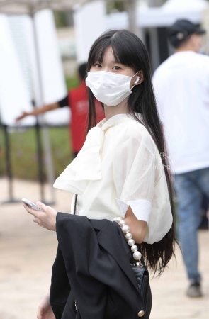 22111-1+100清秀肉丝女孩【套图➕视频】 16P