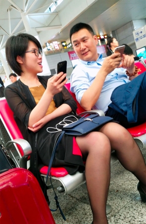 OL黑丝高跟鞋制服街拍美女