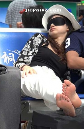 4K – 带上眼罩准备睡一会儿 [8.42 GB/MP4]