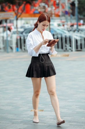 我已拜倒在你石榴裙下