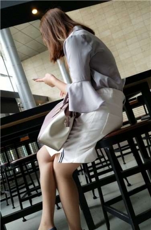 4k超清，街拍气质雪白美腿丝足高跟美女姐姐