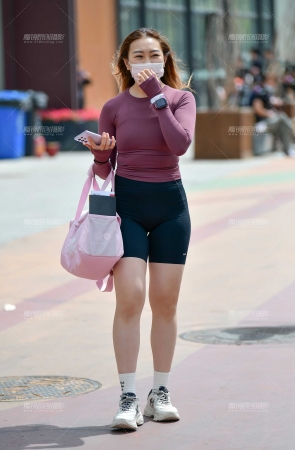 五分紧身裤美女