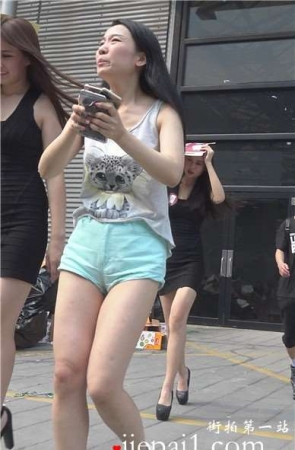 4k-超级展会场外遇见圆臀热裤美三角饱满的美女