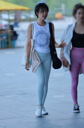 第1609篇清新紧身美女