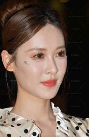 2494-13=168√油亮丝袜-小龙鼠【套图➕视频】 19P