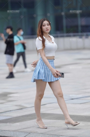 一颦一笑 目若秋水