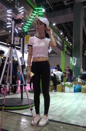 黑色紧身瑜伽裤美女 【视频】