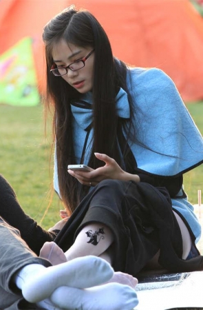 No612 一双秀美的长丝，已分不清是白色还是肉色 第2套