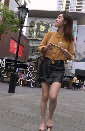 皮短裙靓女小姐姐