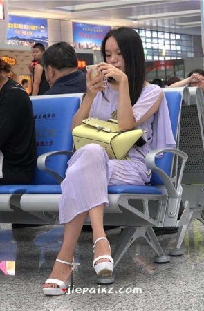 4K – 性感的高跟鞋 [2.27 GB/MP4]