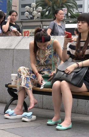 爱自拍的骨感MM