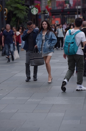 牛子长衣小姐姐