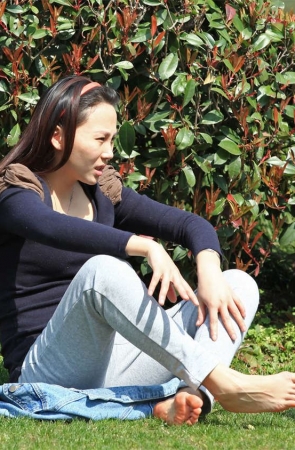 No1051 烈日下的晒足休憩，足底为何如此红润