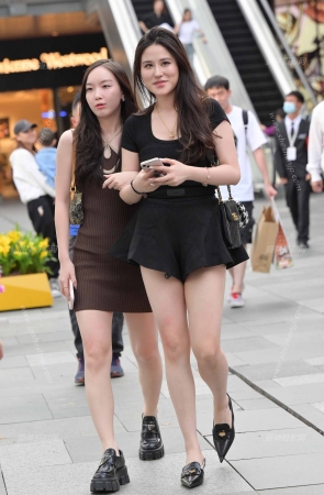 23512-30=110大白腿闺蜜 16P