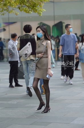 这丝袜还可以量腿长哦