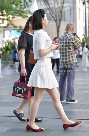 23518-5=43√韵味肉丝女子 11P