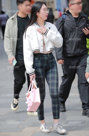 格格紧身裤小姐姐