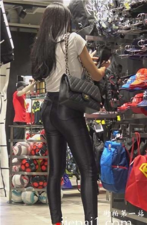 4k-身材高挑的性感皮裤女神姐姐 [2.97 GB]